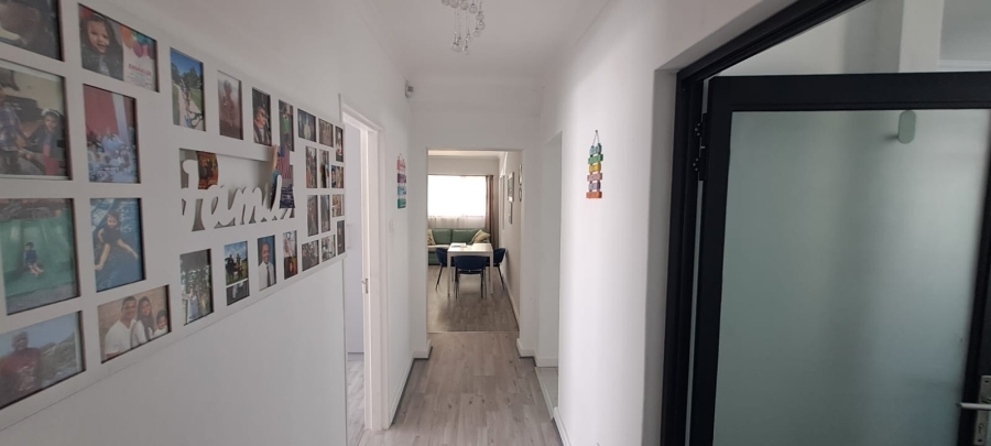 4 Bedroom Property for Sale in Kleinmond Western Cape